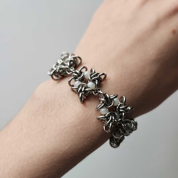 Vintage silver fairy flower chainmail chunky silver bracelet - Picture 4 of 10